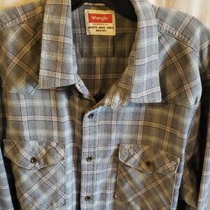 Wrangler Men's Blue Plaid Flannel Shirt Size XL - $5 Add-on